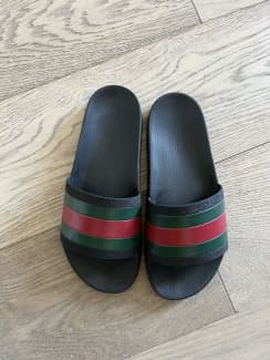 Gucci pursuit 72 rubber hot sale slides