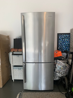 westinghouse 453l fridge freezer