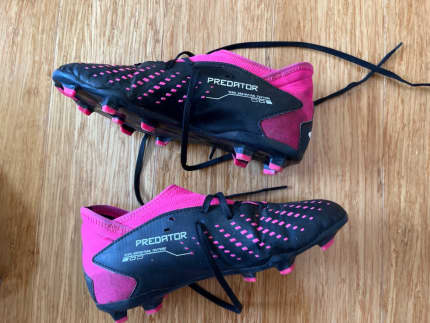 Gumtree best sale soccer boots