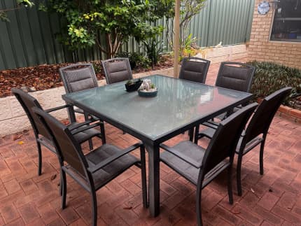 Outdoor dining set discount gumtree