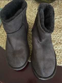 Genuine Ugg Boots size 6 mens or 8 ladies Women s Shoes in Belmont NSW Gumtree Australia