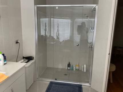 Stegbar shower online screens