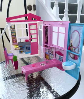 Close and discount go barbie house