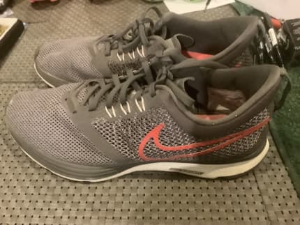 Nike zoom strike outlet running shoes