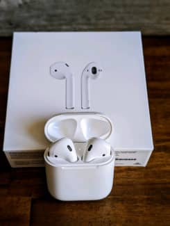 Genuine Apple Airpods 2nd Generation with charging case Perfect