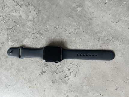 Like New Cond. Apple Watch 5 44mm Cellular Aluminium Case