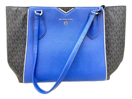 Mae medium pebbled leather best sale and logo messenger bag