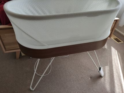 Used snoo smart discount sleeper for sale