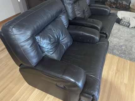 Gumtree leather lounge sale