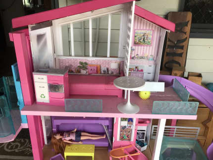 Barbie dream house clearance gumtree