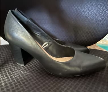 Black pumps outlet size 6