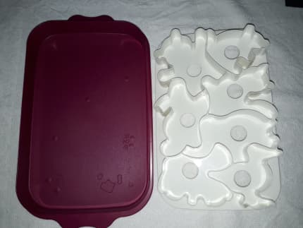 Tupperware 7 in Cookie Cutters