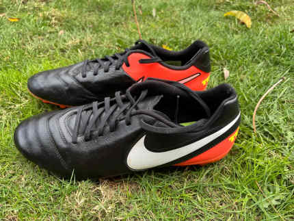 Nike Tiempo Football Boots size US 9.5 (27.5cm) | Men's Shoes