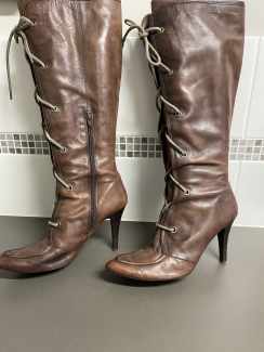 brown boots size 10