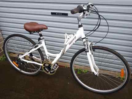 schwinn voyageur ladies bike