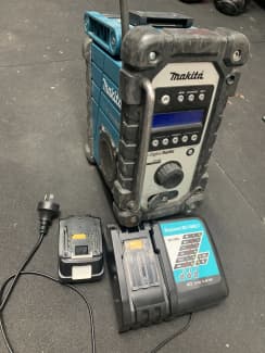 Makita Radio 2x 18v batteries and charger Paid $632 total | Power Tools |  Gumtree Australia Hobsons Bay Area - Altona | 1307778405