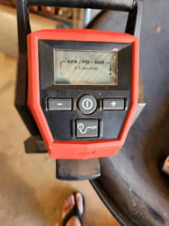 Milwaukee tyre inflator m12 hot sale