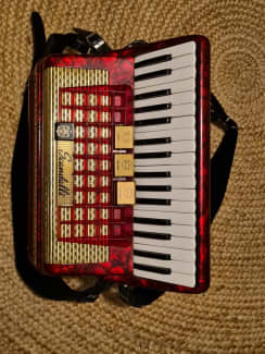 Scandalli accordion deals identification