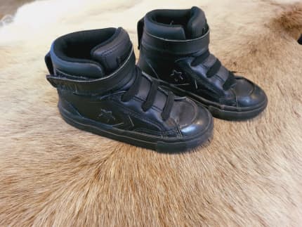 Childrens black leather outlet converse