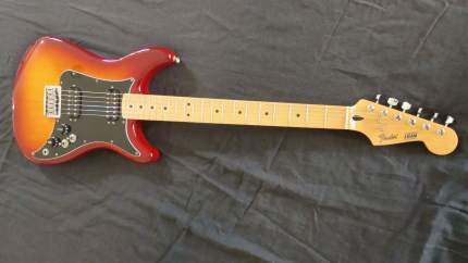 FENDER PLAYER SERIES LEAD III REISSUE OF THE 1982 MODEL EXCELLENT