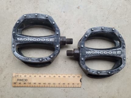 Mongoose mountain bike pedals hot sale