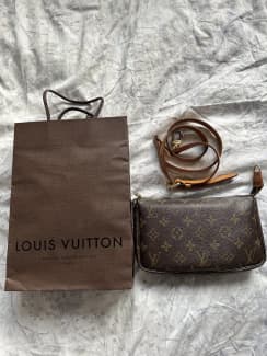 Louis vuitton pochette online crossbody strap