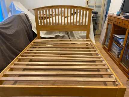 Gumtree queen deals bed frame