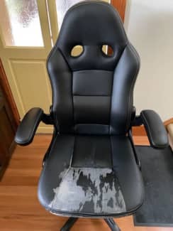 gaming chair with lift up arms