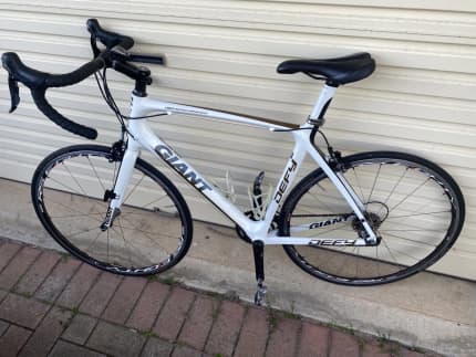 giant defy road bike 2011