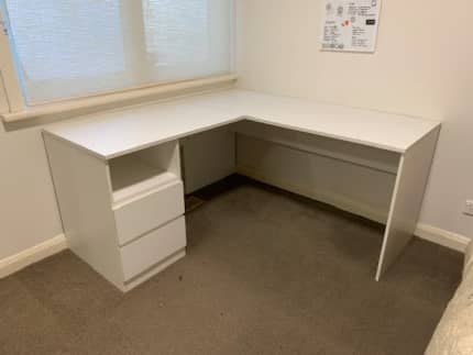 Como Corner Desk