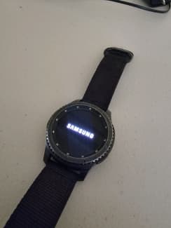 Gear s3 frontier rebooting hot sale