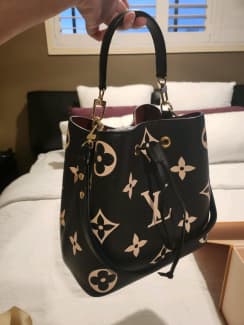 louis vuitton neoneo mm black (w/receipt dust bag & box)