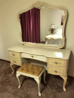 gumtree dressing table with mirror