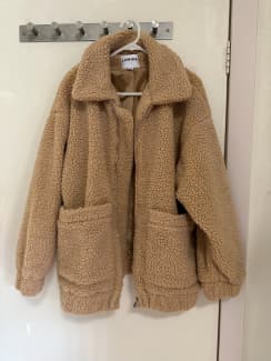 I am gia hot sale caramel pixie coat