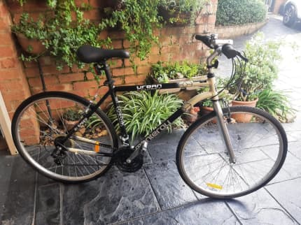 MONTERAY URBAN CRUISER 28 INCH TYRES 21 GEARS SHIMANO EQUIPMENT