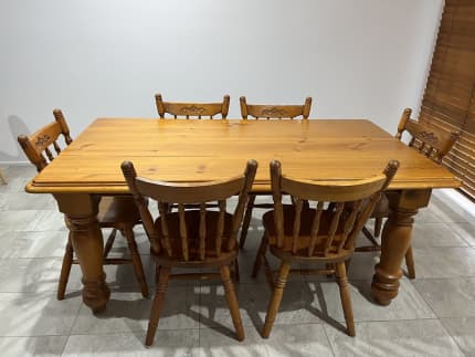 gumtree dining room table and chairs