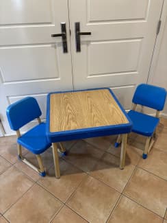 Vintage fisher price clearance table and chairs