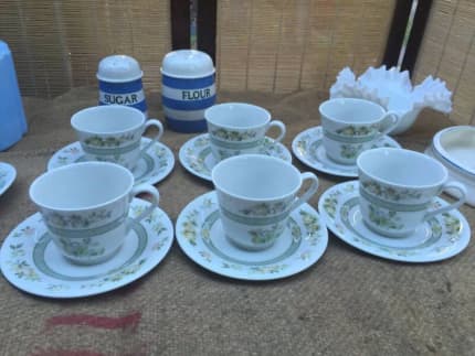 How to Identify the Age of a Tea Set