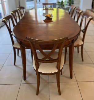 gumtree dining room table and chairs