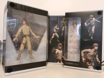 Star Wars the Black Series Hyperreal Luke Skywalker Action Figure,  Accessories 