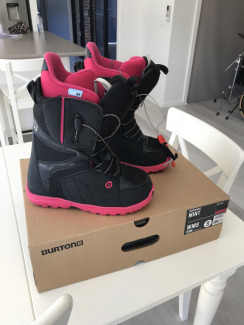 snowboarding boots size 9