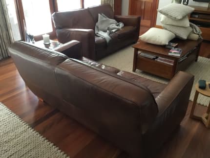 Gumtree discount leather lounge