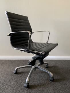 Eames replica chair discount gumtree