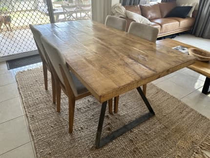 Free dining table online gumtree