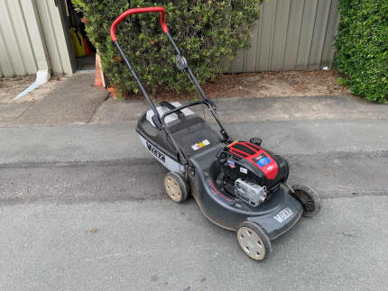 Victa corvette lawn online mower