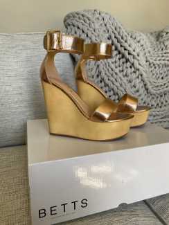 Betts rose hot sale gold heels