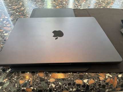 MacBook Pro M3 Max 64GB 2TB 16コアCPU/40コアGPU