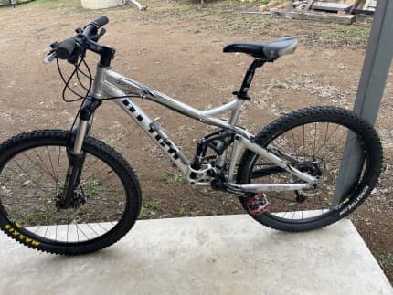 giant reign 3 mountain bike