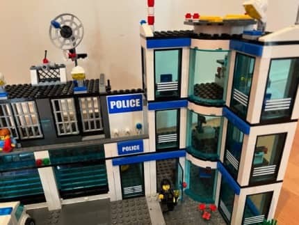 Lego city 7498 online police station