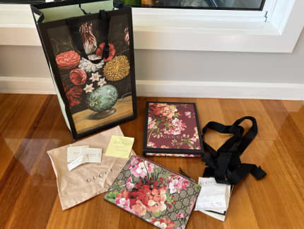 Gucci bloom clutch $1299 with authentication, Bags